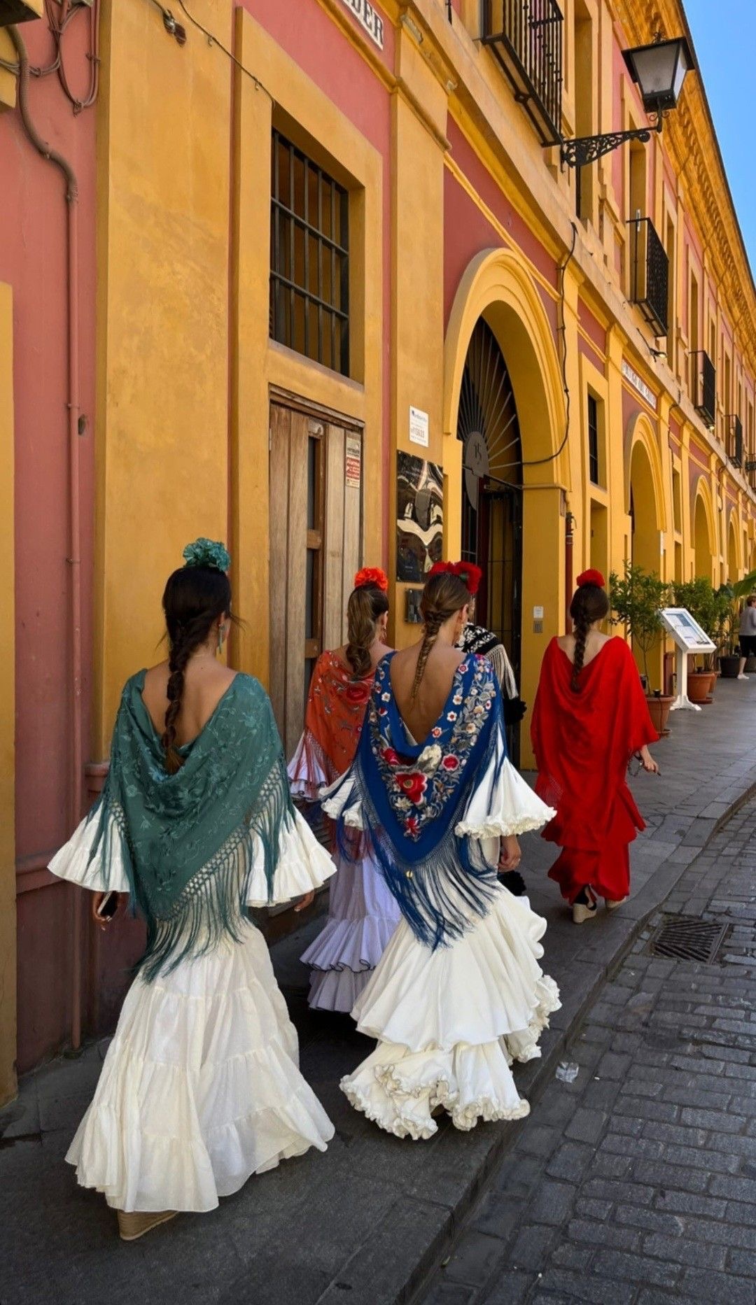 Was Spanierinnen mir über Weiblichkeit beigebracht haben